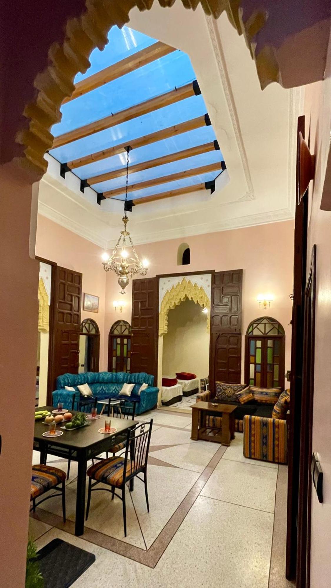 Dar Al Manzah Bed and breakfast